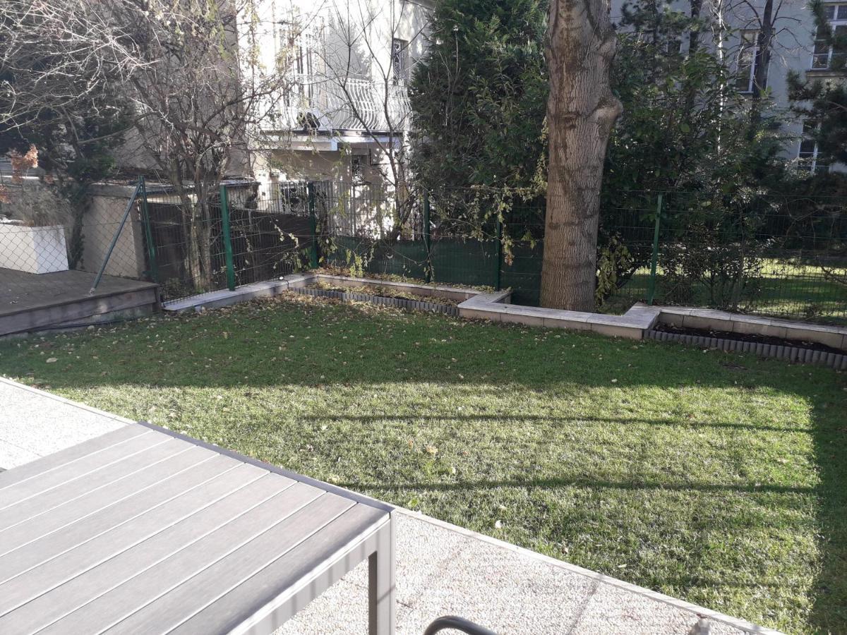 Апартаменты Cosy Flat In The Quiet Area With Own Garden, Free Parking And Direct Public Transport Link To The Centre Вена Экстерьер фото