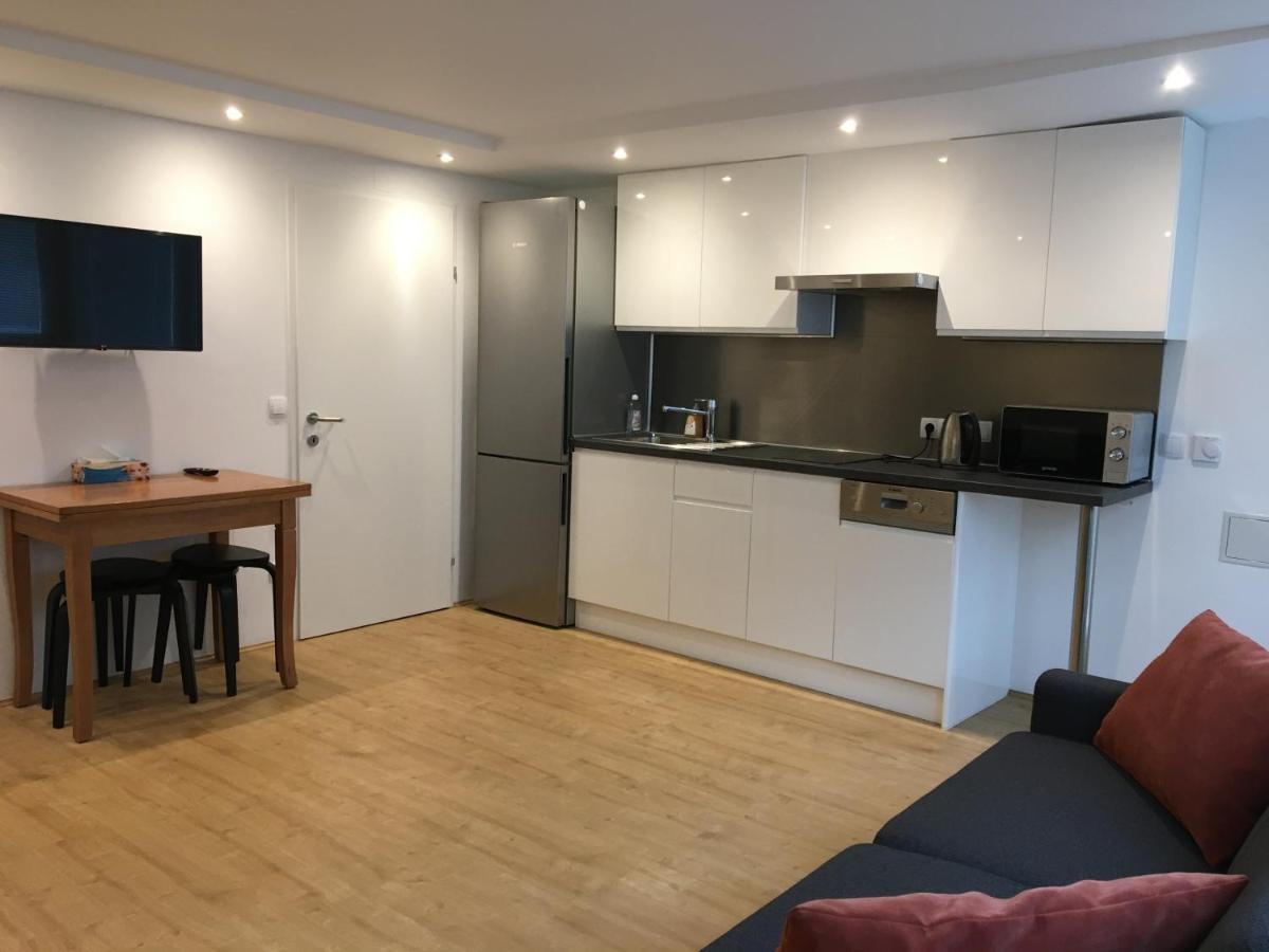 Апартаменты Cosy Flat In The Quiet Area With Own Garden, Free Parking And Direct Public Transport Link To The Centre Вена Экстерьер фото
