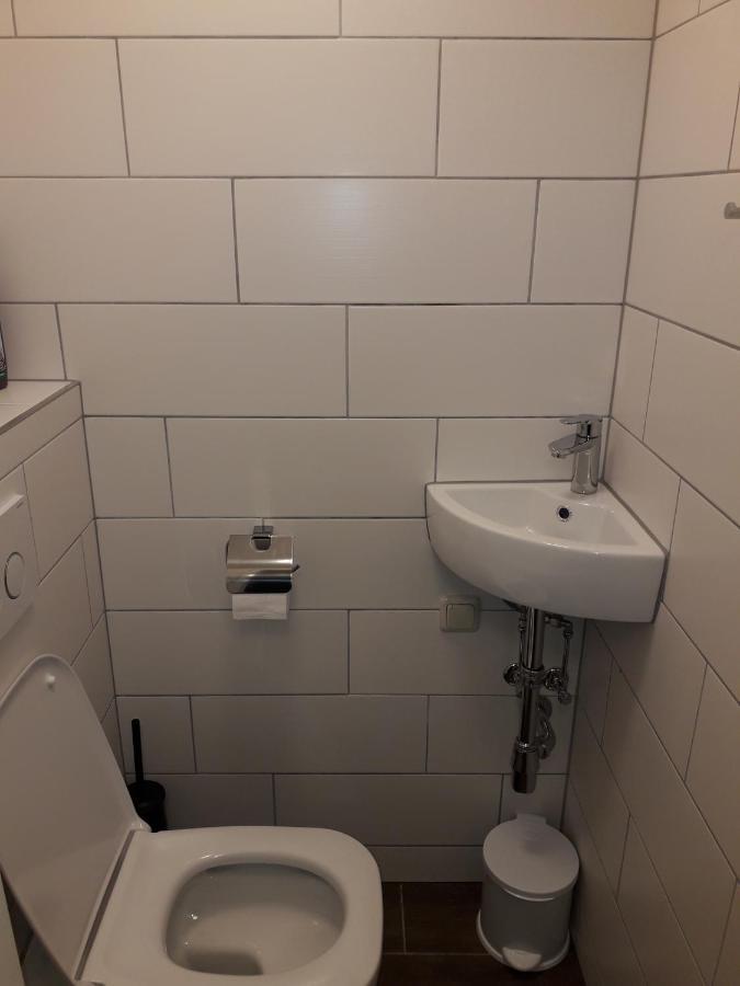 Апартаменты Cosy Flat In The Quiet Area With Own Garden, Free Parking And Direct Public Transport Link To The Centre Вена Экстерьер фото