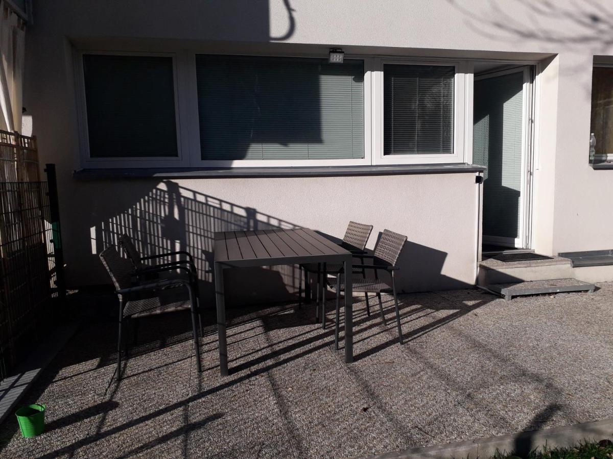 Апартаменты Cosy Flat In The Quiet Area With Own Garden, Free Parking And Direct Public Transport Link To The Centre Вена Экстерьер фото